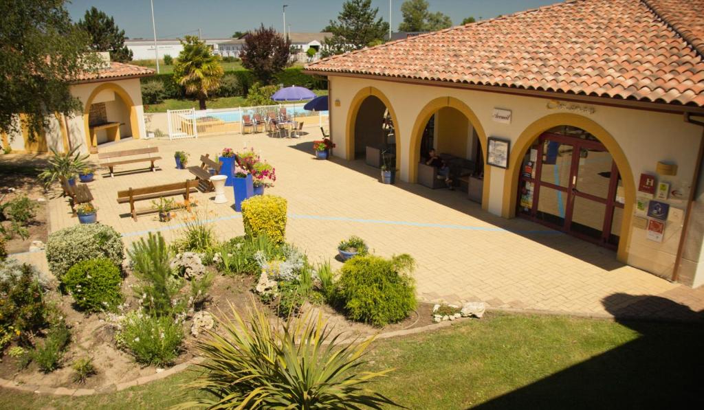 Zahrada ubytování Logis Hôtel Restaurant Solenca