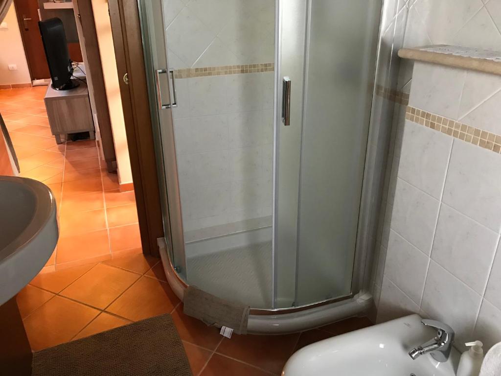 A bathroom at Mansarda Margherita