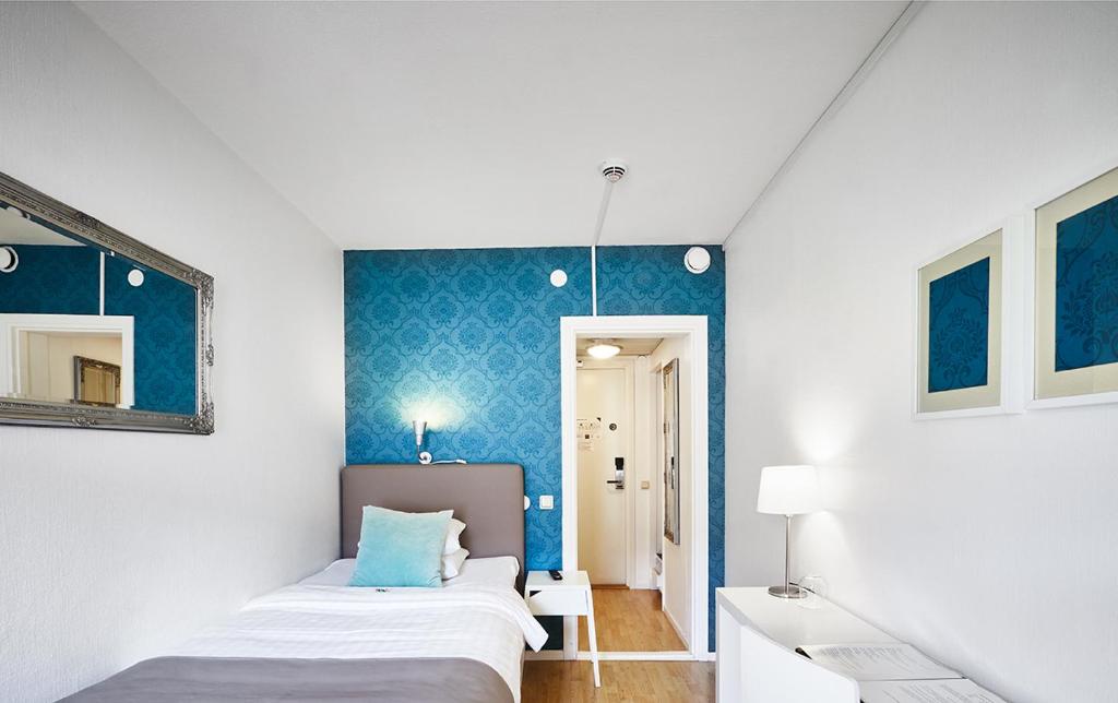 Postel nebo postele na pokoji v ubytování Hotell Västerås