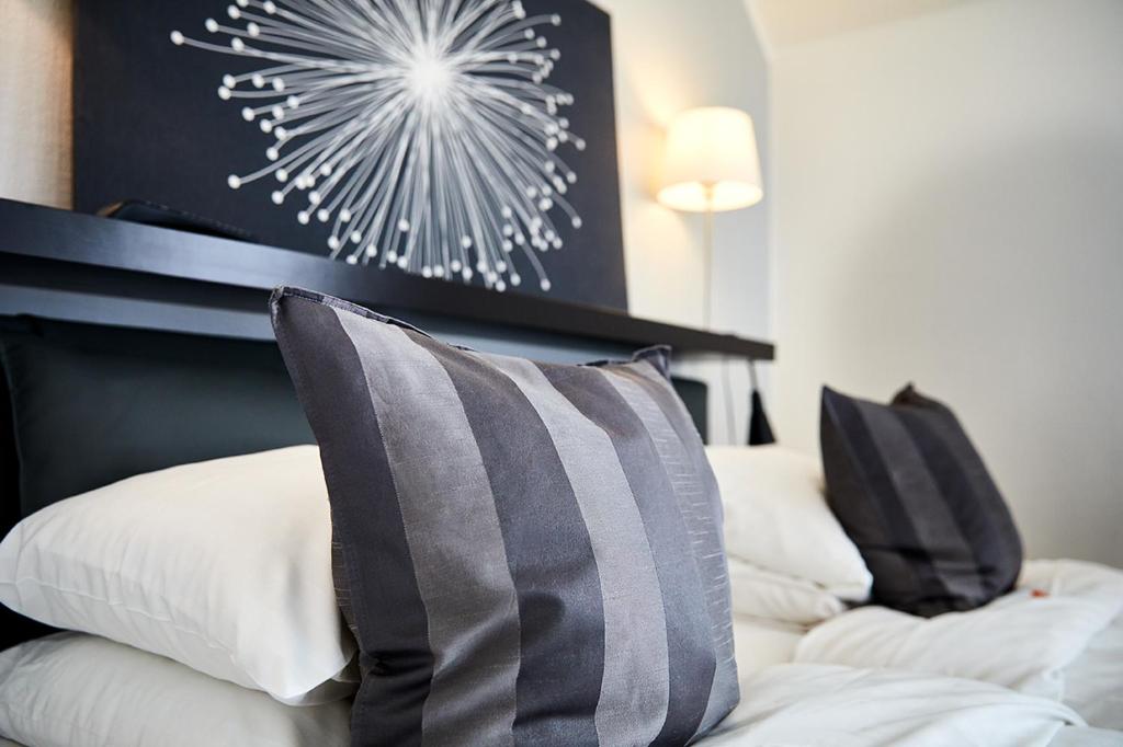 Postel nebo postele na pokoji v ubytování Hotell Västerås