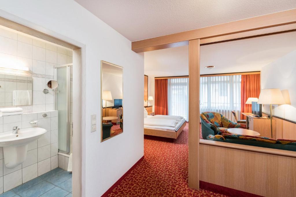 Postel nebo postele na pokoji v ubytování Hotel am Markt