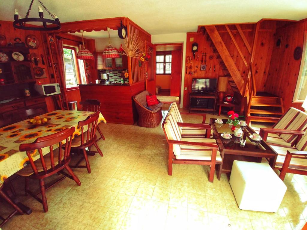 a kitchen and dining room with a table and chairs at Kuća za odmor &quot;Livadica&quot; in Netretić