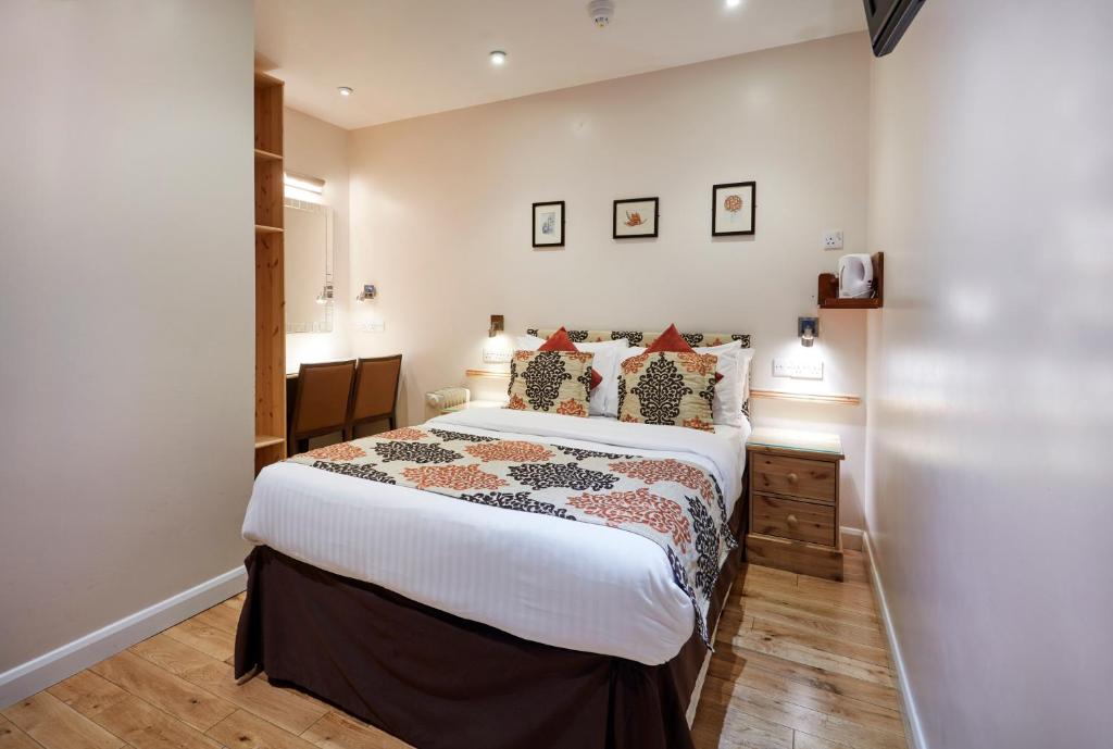 a bedroom with a large bed in a room at Conifers Guest House in Oxford