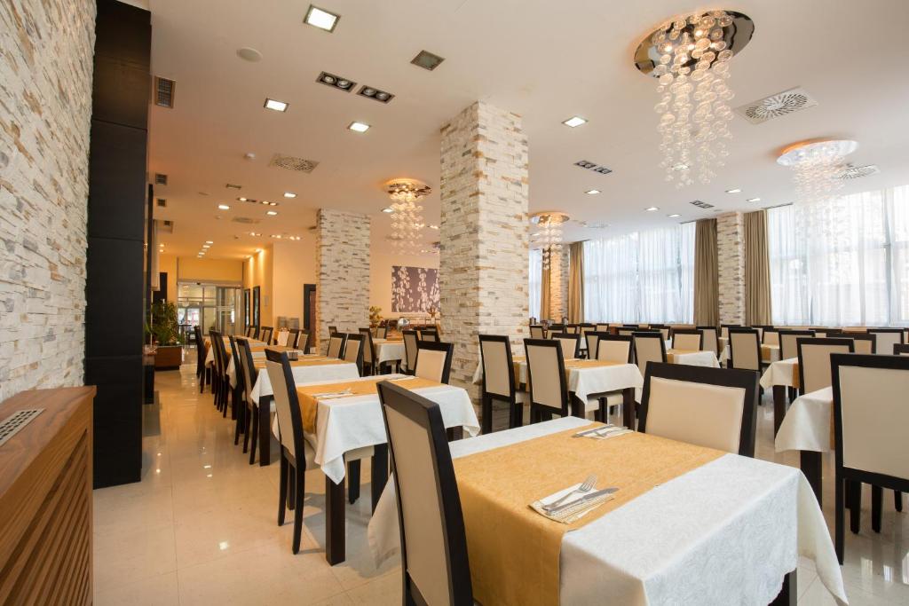 Restaurace v ubytování Garni Hotel Nevski