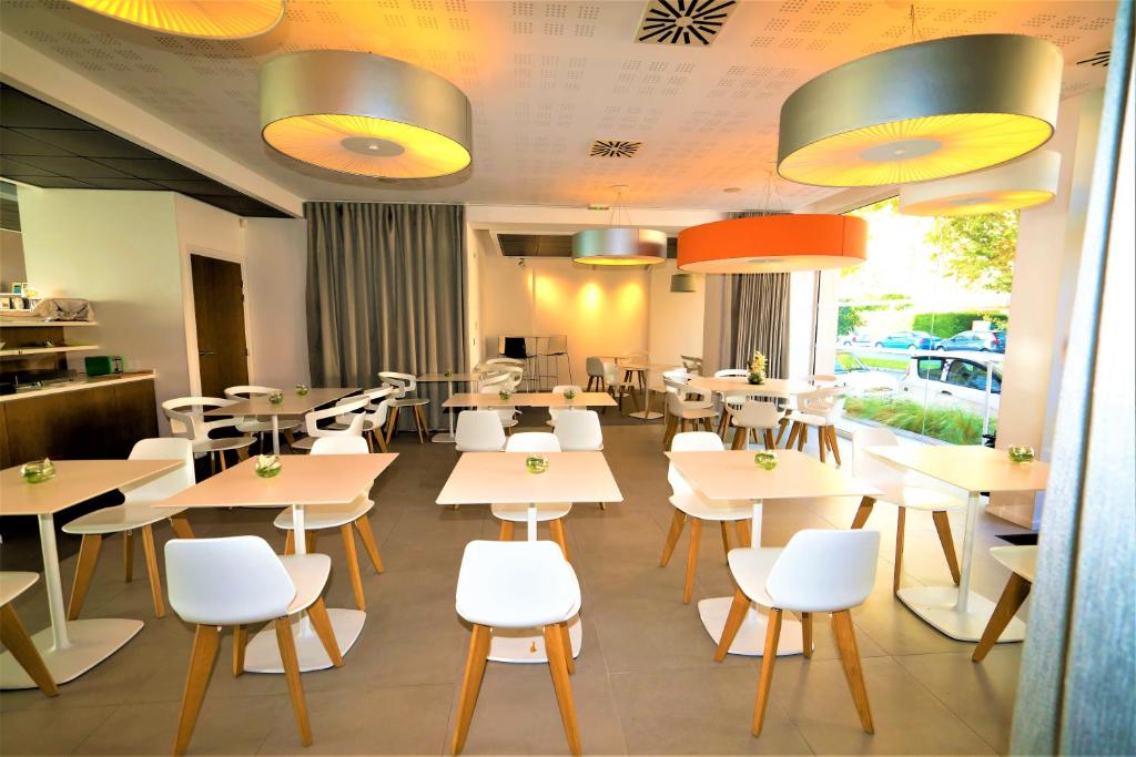 Restoran ili neka druga zalogajnica u objektu Hôtel Riva Art & Spa