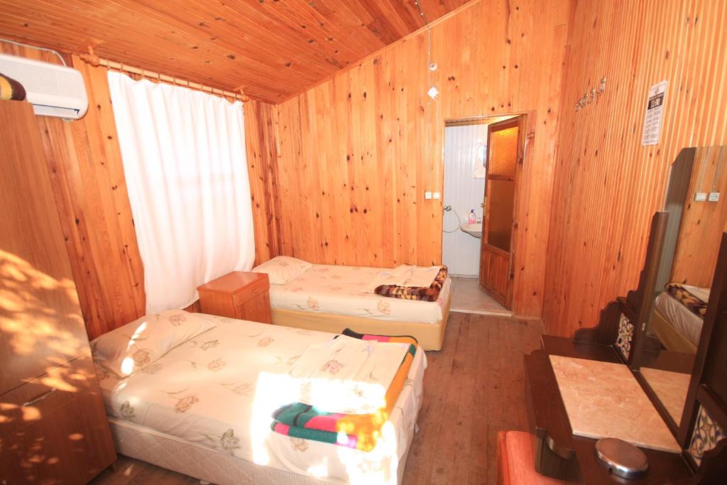 Postel nebo postele na pokoji v ubytování Olympos Varuna Bungalows & Restaurant