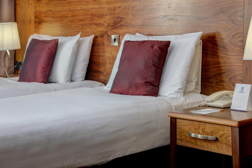 Postel nebo postele na pokoji v ubytování Best Western Kings Manor