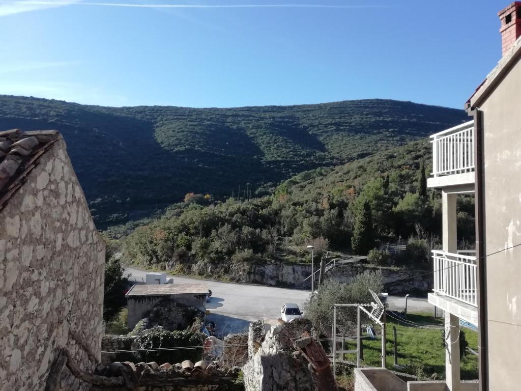 Výhľad na hory alebo výhľad na hory priamo z apartmánu