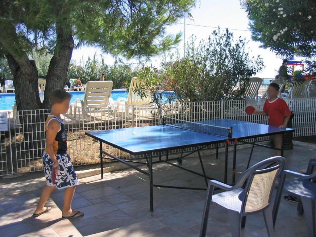 Stolní tenis v ubytování Hotel Gabbiano Beach nebo okolí