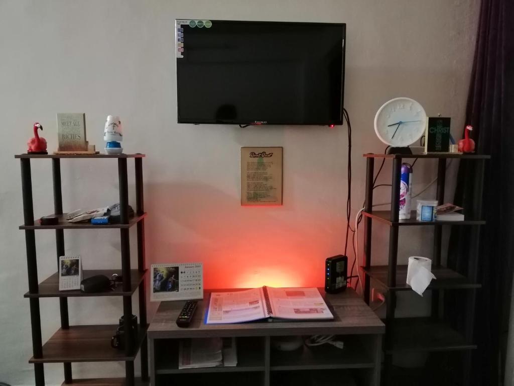 TV a/nebo společenská místnost v ubytování Condo Near NAIA Airport T 1,2,3&4 v4
