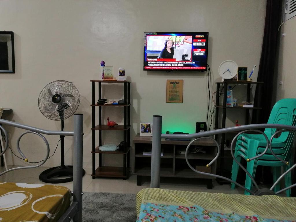 TV a/nebo společenská místnost v ubytování Condo Near NAIA Airport T 1,2,3&4 v4
