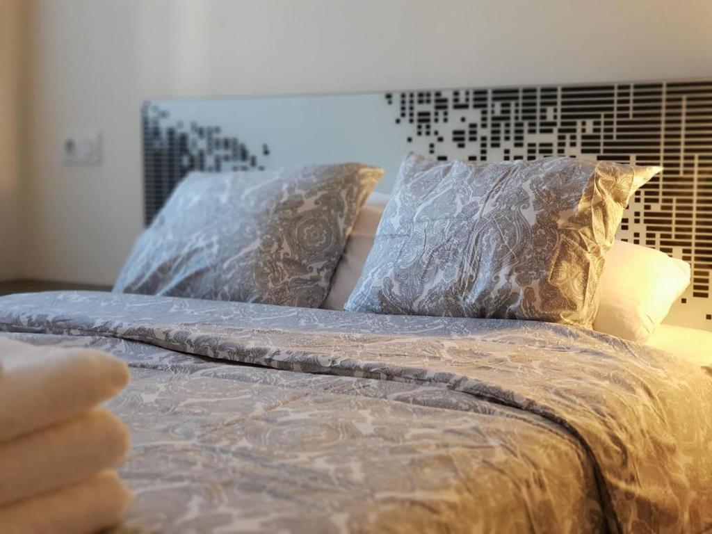 A bed or beds in a room at Apartamento Azul Beach La Mata Playa
