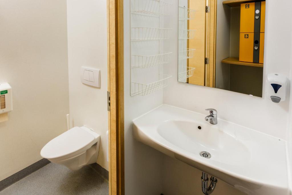 Koupelna v ubytování Dalur - HI Eco Hostel