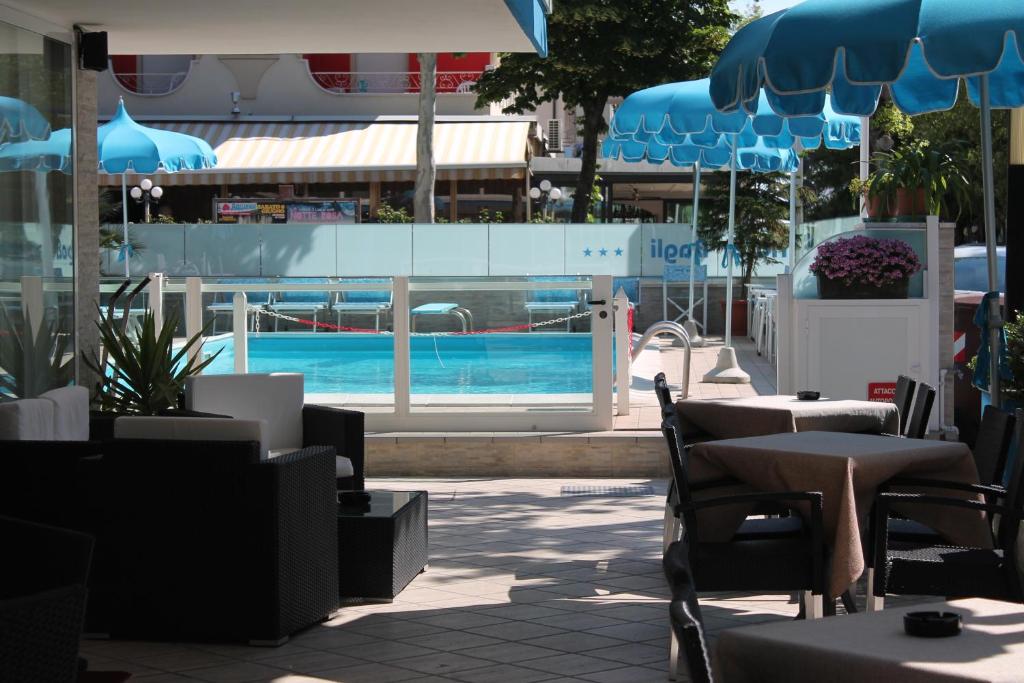 Bazén v ubytování Hotel Bagli nebo v jeho okolí