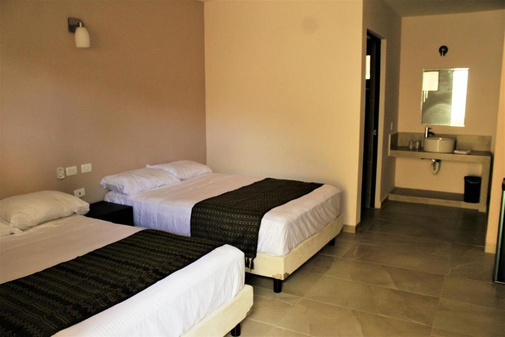 Postel nebo postele na pokoji v ubytování Hotel Virreyes
