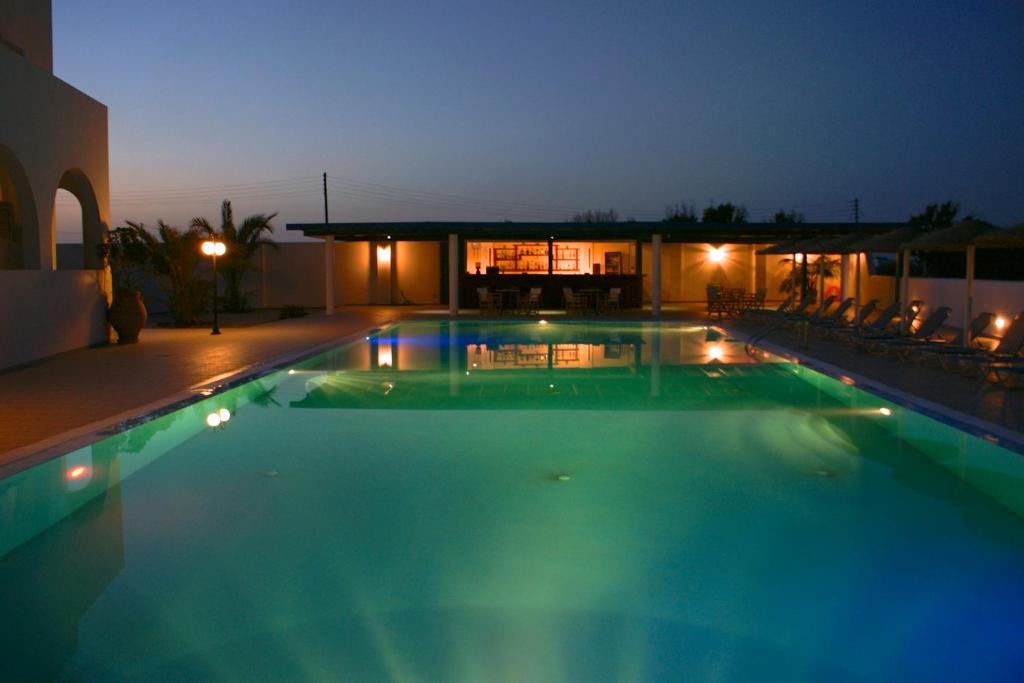 Basen w obiekcie Blue Bay Villas lub w pobliżu