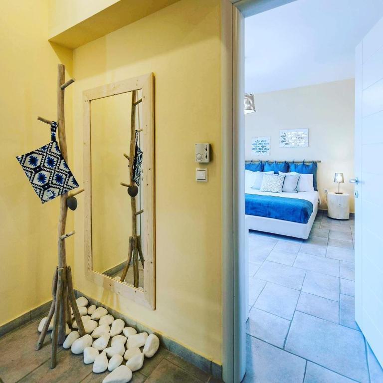 a room with a mirror and a bedroom with a bed at Ninemia mjf in Naousa