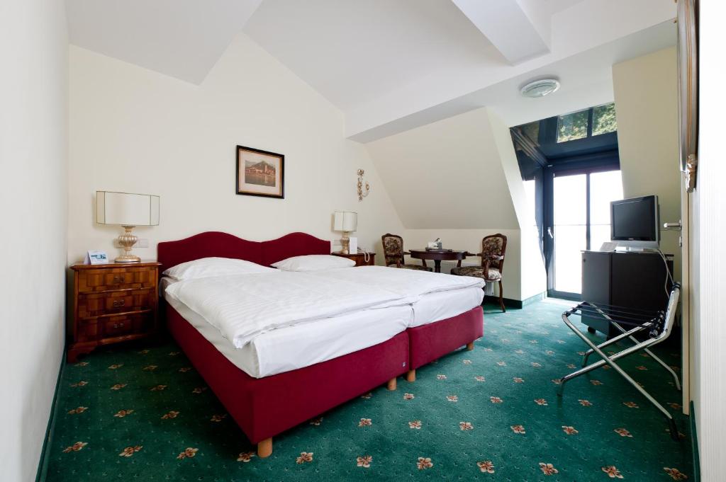 Łóżko lub łóżka w pokoju w obiekcie Hotel Regina