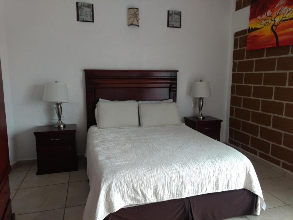 Postel nebo postele na pokoji v ubytování HOTEL JD TEPOZTLÁN