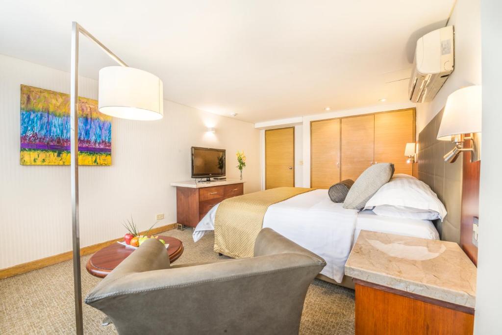 Postel nebo postele na pokoji v ubytování Bogota Plaza Hotel