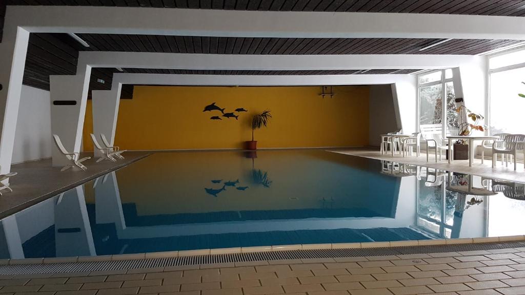 Bazén v ubytování Appartement in Sankt Englmar mit KlimaWärmetauscher nebo v jeho okolí