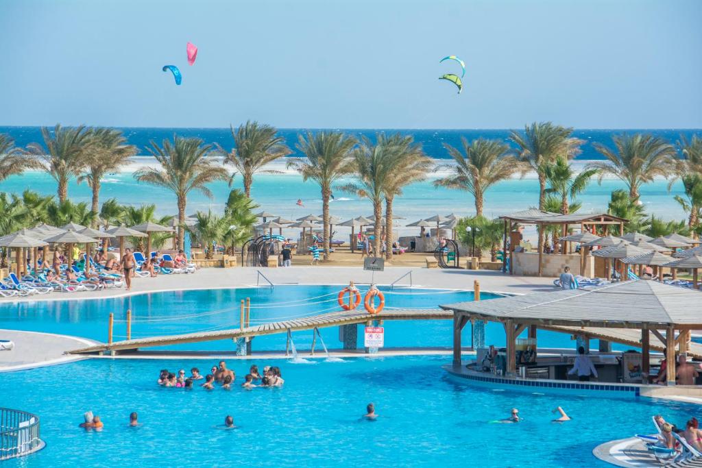 Bazén v ubytování Casa Mare Resort - ex, Royal Tulip Beach Resort nebo v jeho okolí