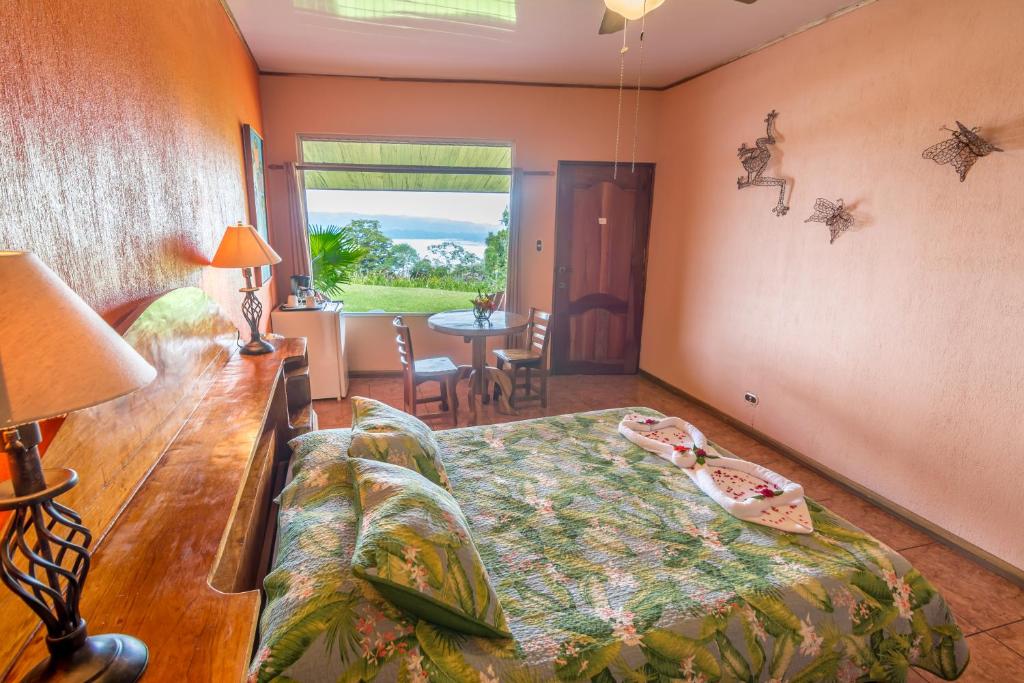 Postel nebo postele na pokoji v ubytování Hotel Nepenthe B&B