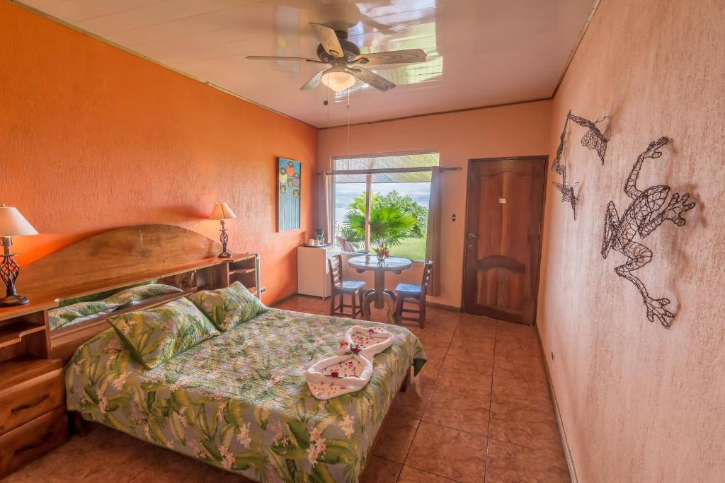 Postel nebo postele na pokoji v ubytování Hotel Nepenthe B&B