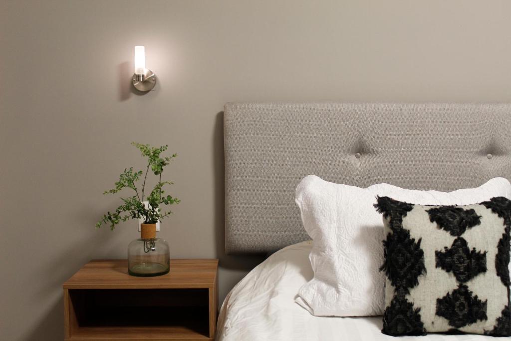 Postel nebo postele na pokoji v ubytování Suites ciento 37