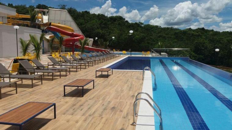 A piscina localizada em Resort do Lago ou nos arredores