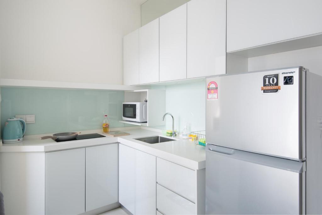 Kuchyň nebo kuchyňský kout v ubytování Straits Garden Suites, Georgetown