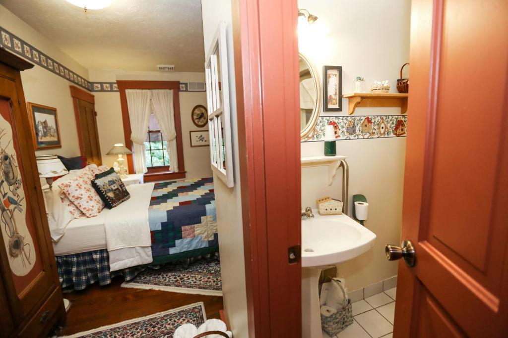 Watson Estate BnB & Deer Creek Winery - Deluxe Double Room With Bath