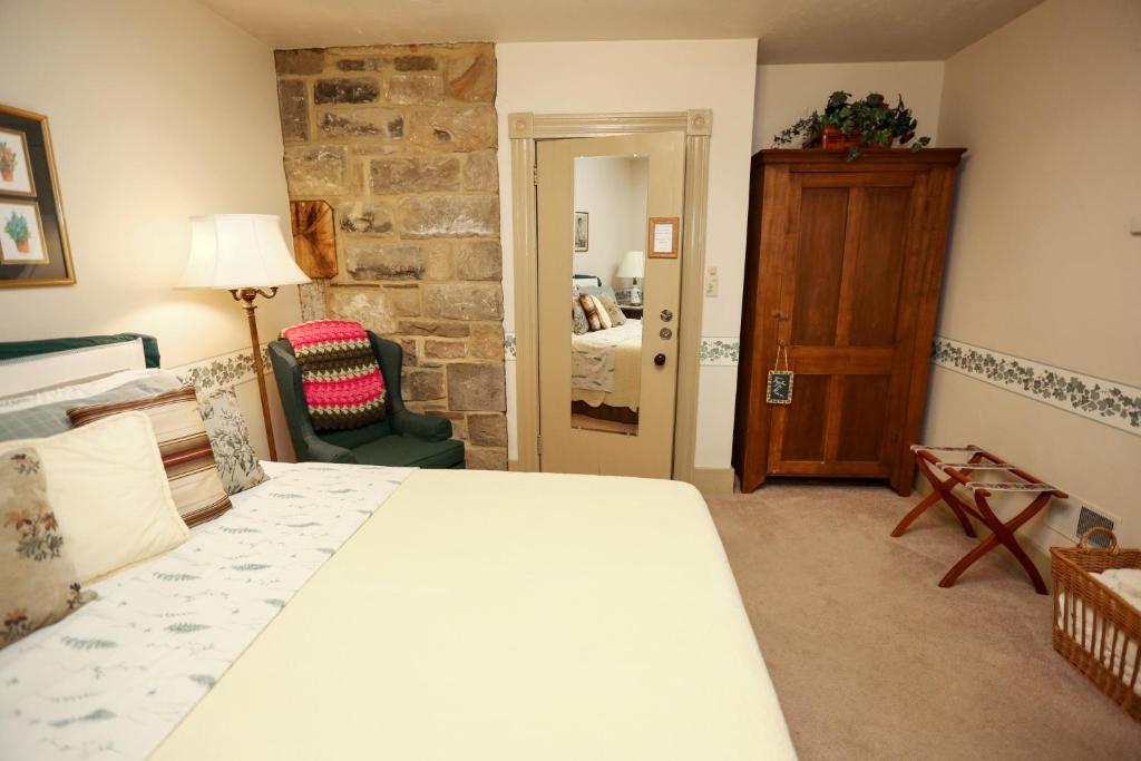 Watson Estate BnB & Deer Creek Winery - Deluxe Double Room With Bath