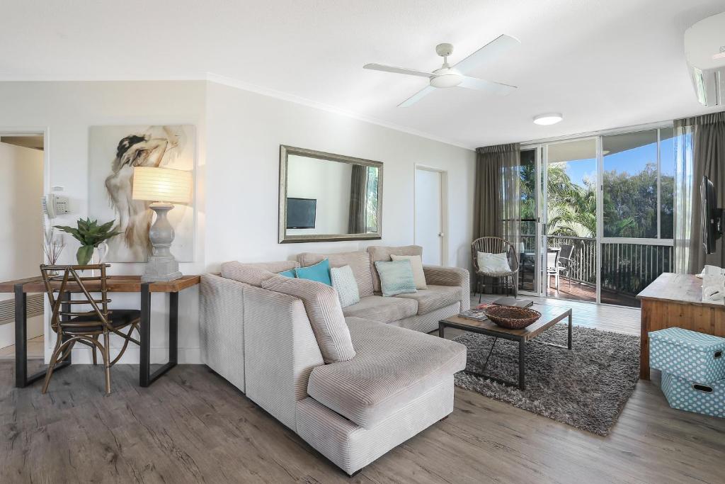 Noosa Tropicana - Three-Bedroom Rooftop Apartment With BBQ