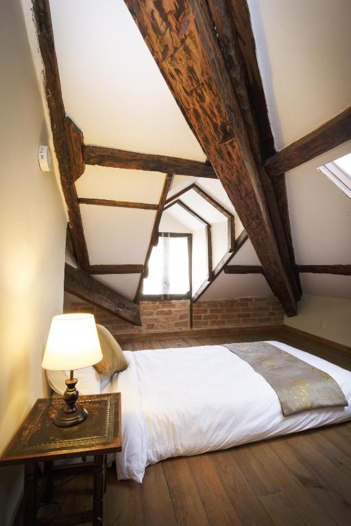 Postel nebo postele na pokoji v ubytování Thamel Villa Heritage Hotel