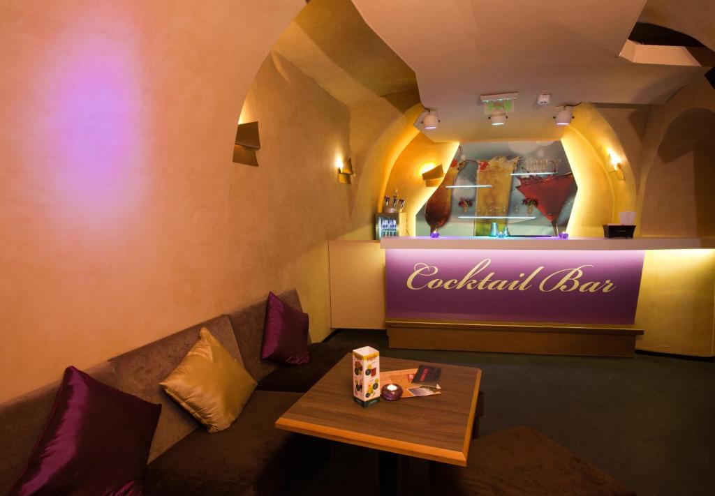 Barokk Hotel Promenád - Resim 13