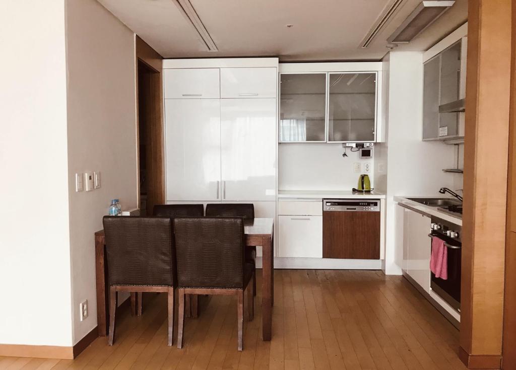 A kitchen or kitchenette at Vabien Suite 1 Serviced Residence