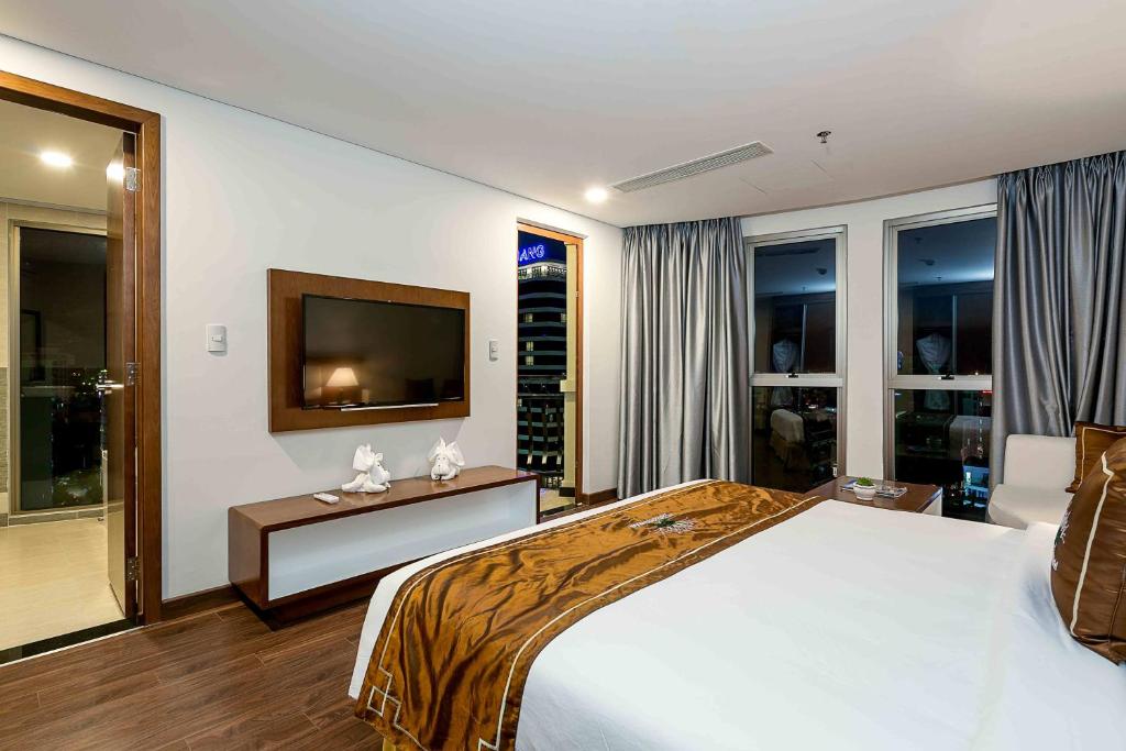 Voodi või voodid majutusasutuse Tamarind Danang Beach Hotel toas