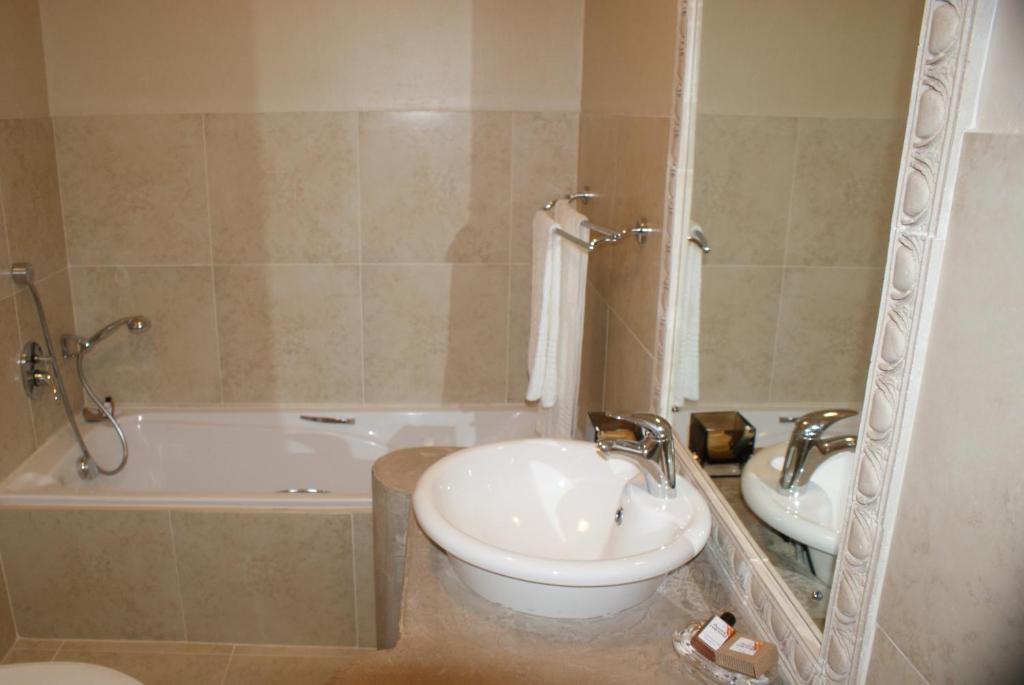 Orangia Game Lodge - Sala Familiar Con Baño Privado