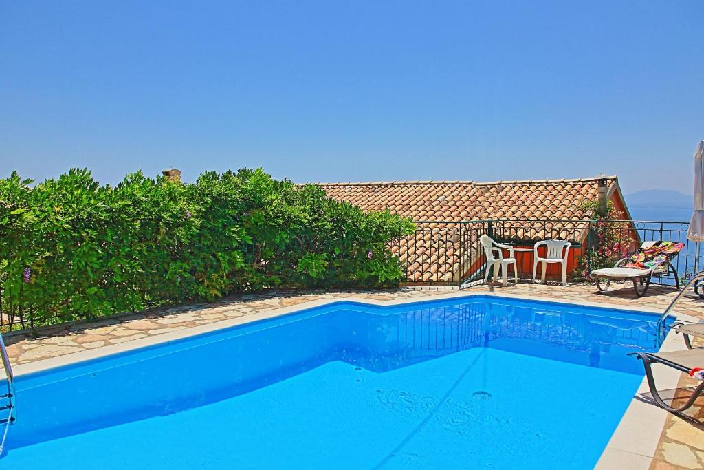 The swimming pool at or close to SeaView Calypso