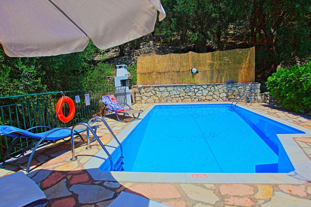 The swimming pool at or close to SeaView Calypso