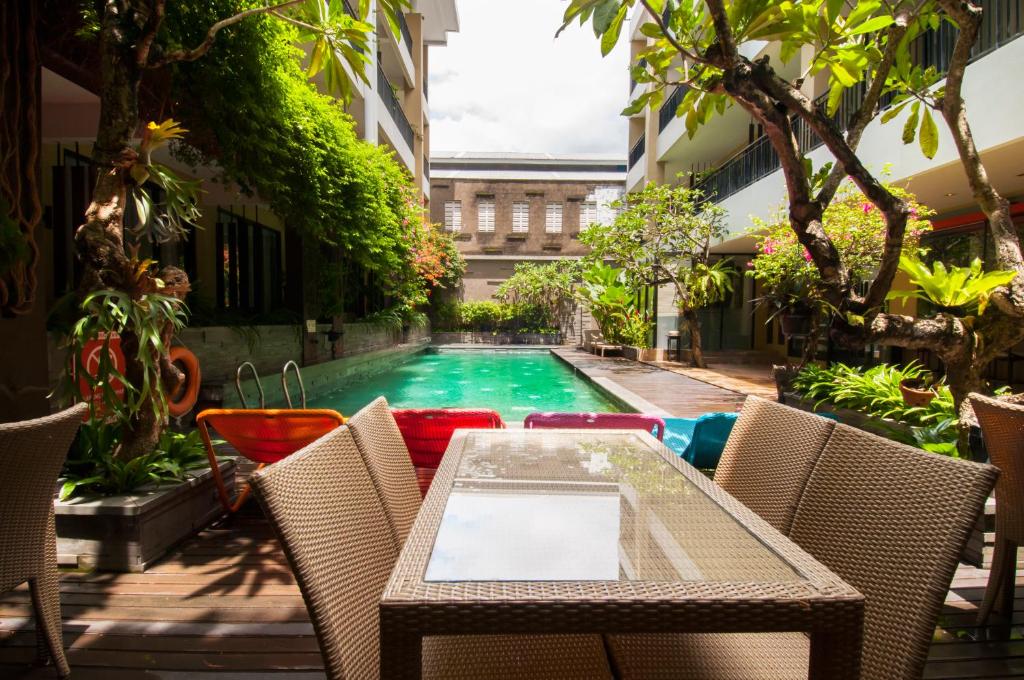 Bazén v ubytování 100 Sunset Kuta Hotel & Ballroom nebo v jeho okolí