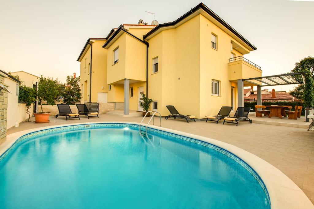 a large swimming pool in front of a house at Villa Cera in Pula