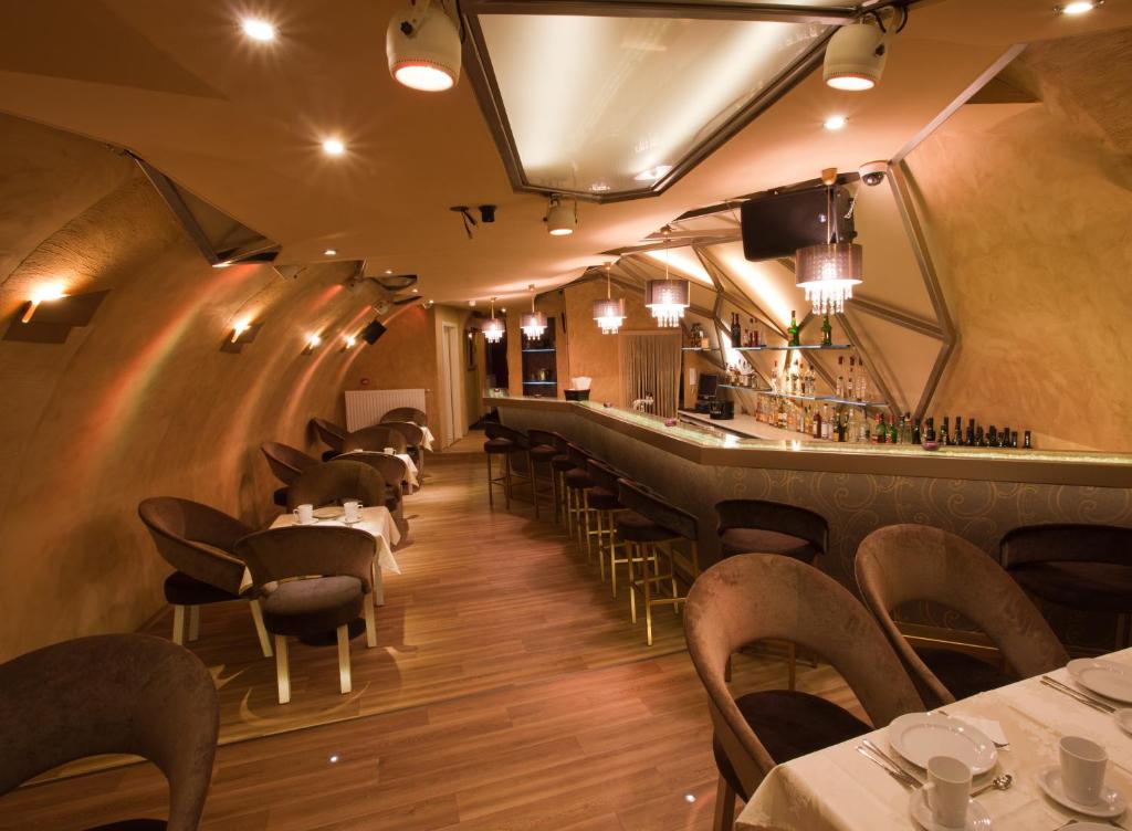 Barokk Hotel Promenád - Resim 30