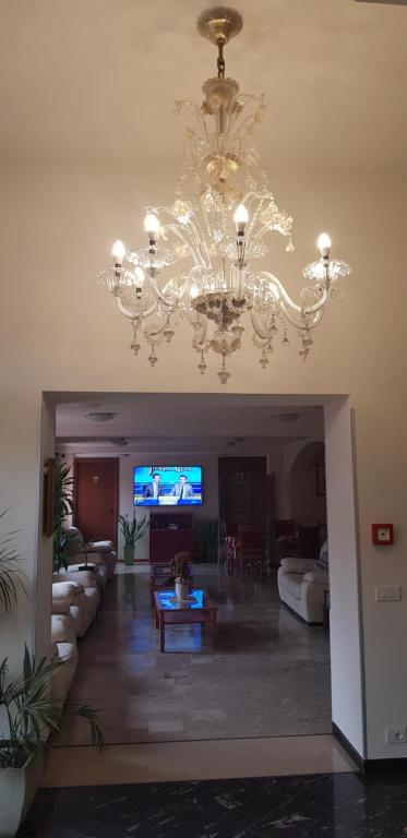 TV a/nebo společenská místnost v ubytování Hotel Altieri