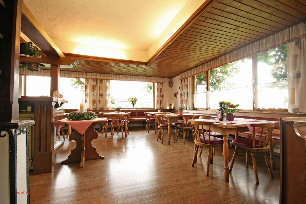 Reštaurácia alebo iné gastronomické zariadenie v ubytovaní Almliesl RADS-415