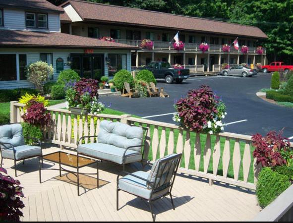 Zahrada ubytování Tall Pines Motel