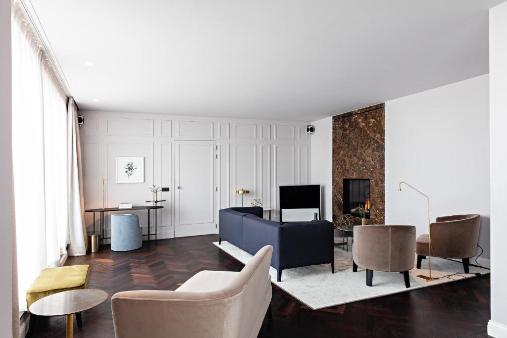 
Presidential  Penthouse Suite
