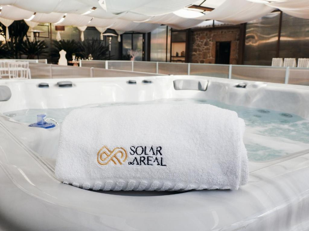 a towel sitting on top of a bath tub at Turismo Homes Solar Do Areal in Braga