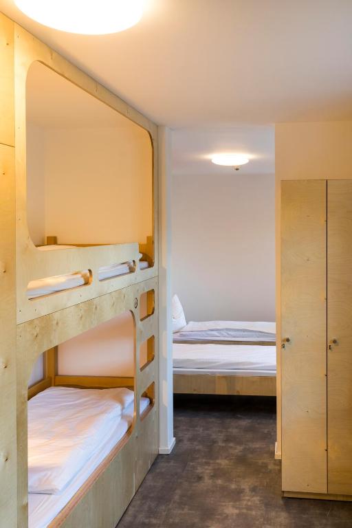 Postel nebo postele na pokoji v ubytování Jugendherberge Burghausen